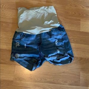 Maternity shorts